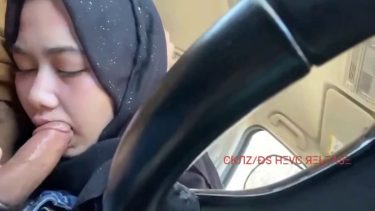 Jilbab isep batang kontol gede dimobil